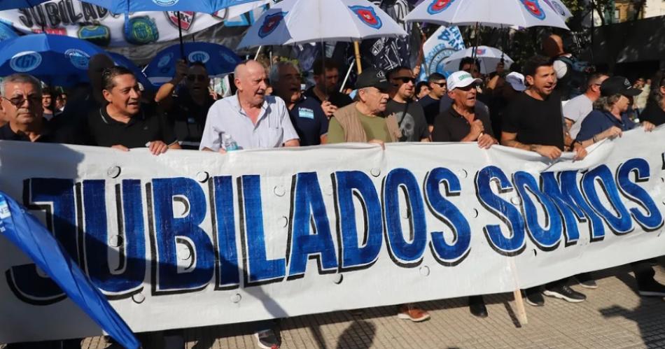 Tras la brutal represioacuten de la semana pasada una nueva marcha de jubilados al Congreso