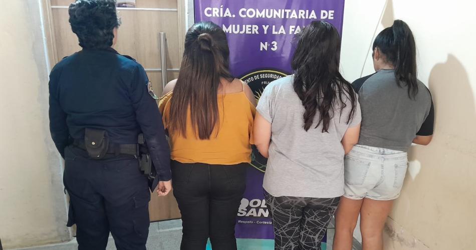 Mujeres detenidas