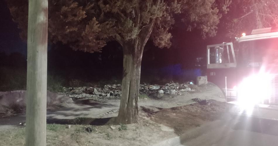 Bomberos Voluntarios evitaron que un incendio se propagara a un predio