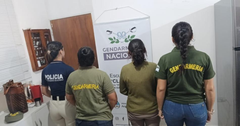 Dramaacutetico rescate de Gendarmeriacutea- la retuvieron en Paraguay tras una trampa en redes