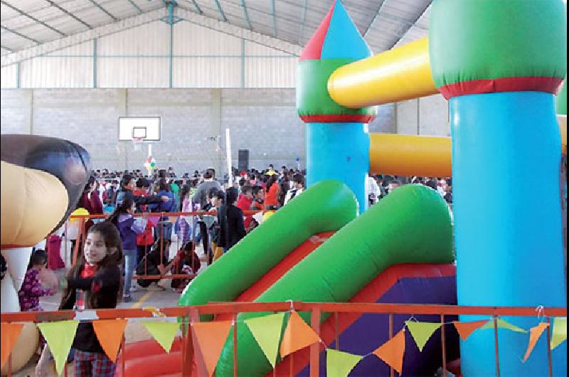 Alrededor de 2.000 niños festejaron su día en Pampa de los Guanacos