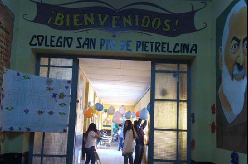 Donarán Abrigos A Las Personas De Bajos Recursos El Centro Educativo San Pio De Pietrelcina 0929