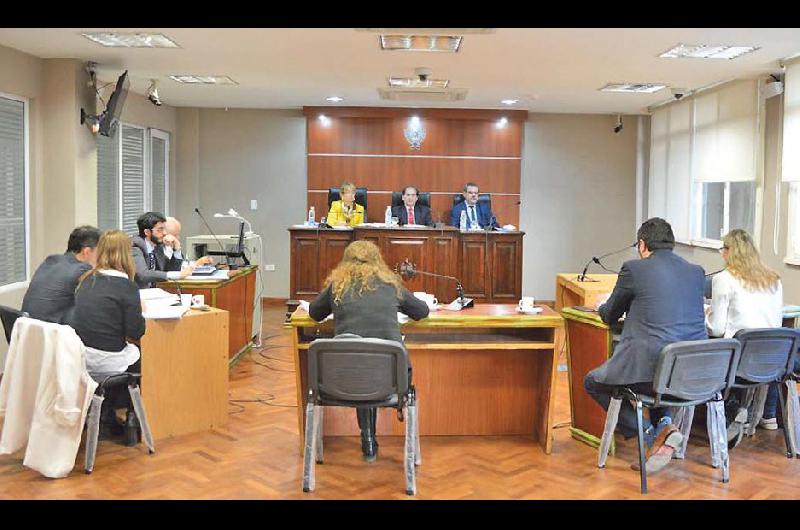 Lo juzgan por acuchillar a un hombre en cancha de fútbol El fiscal Juan Alende y su equipo