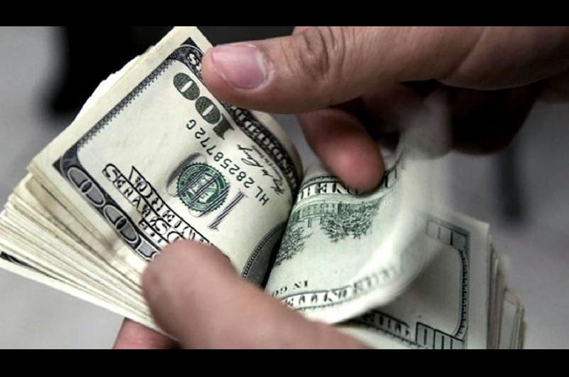 El Dólar Rompió Un Nuevo Récord Y Cerró En 205 Pesos La Cotización Libre A Cuatro Días De Las 6395