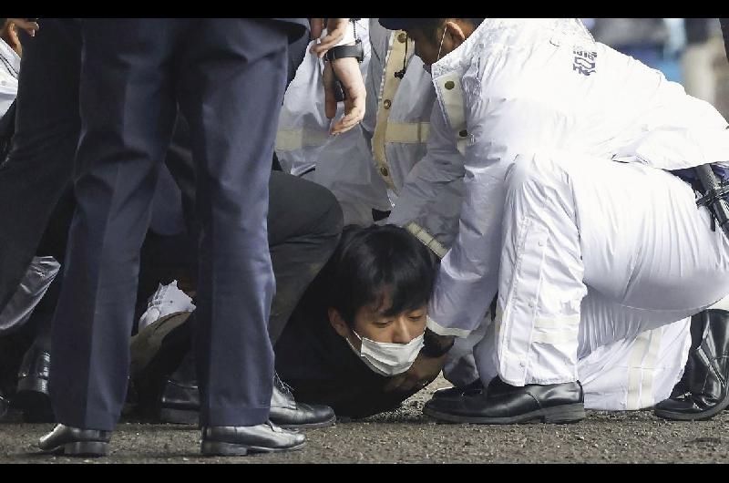 El Primer Ministro Japonés Fue Evacuado Ileso Tras Una Explosión Durante Un Acto Electoral El 5507