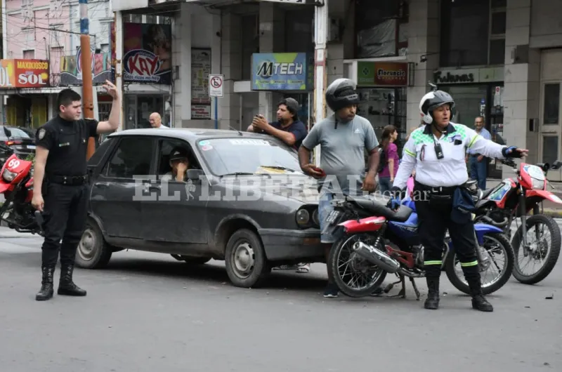 Choque En Belgrano Y Libertad Dejó Una Mujer Herida Y Caos En El ...