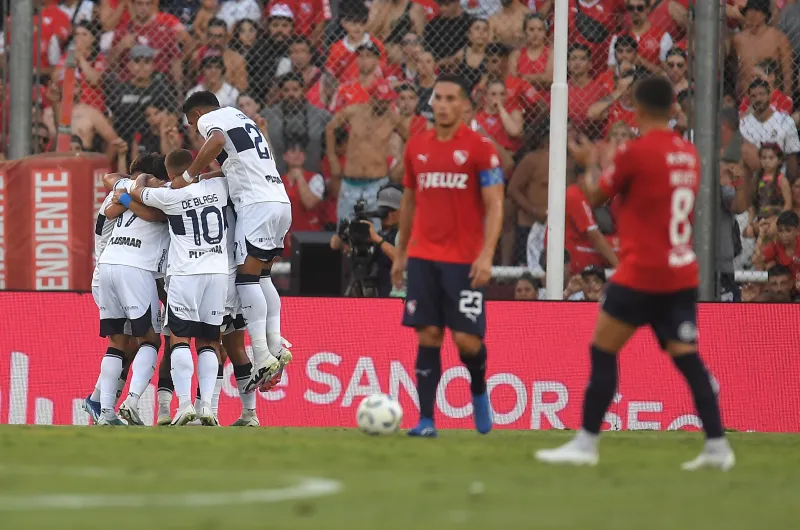 Gimnasia Dio El Batacazo En Avellaneda Y Le Sacó El Invicto A Independiente Saravia Aprovechó 