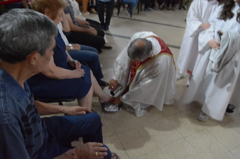 Semana Santa Se Celebra La Misa De La Cena Del Se Or Con El Rito Del Lavatorio De Los Pies En