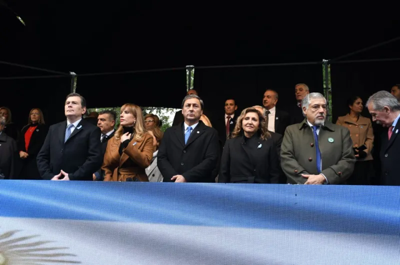 Fuentes acompañó al gobernador Zamora en el acto por el 214 ...