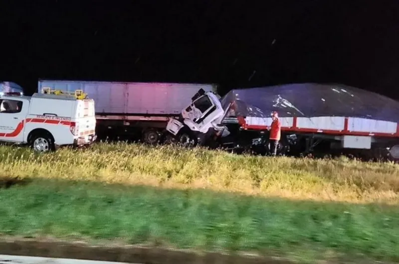 Choque Fatal En Una Autopista En Medio De La Fuerte Tormenta Un Muerto