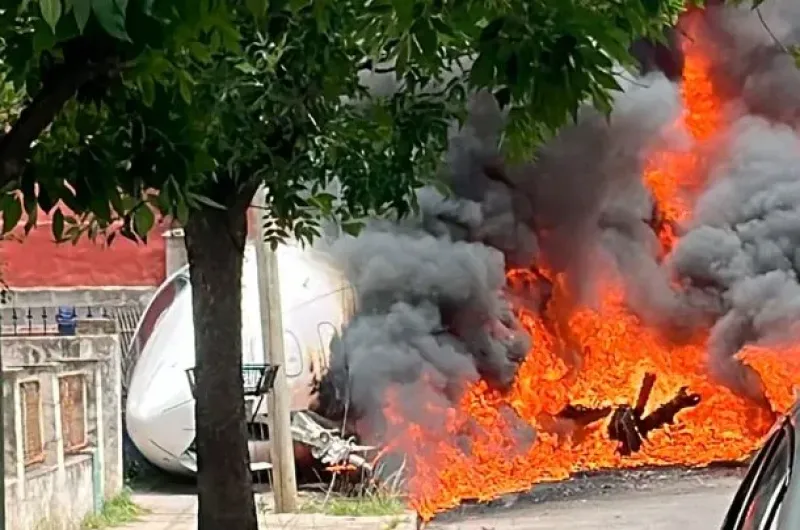 Avi N Privado Se Despist Y Estrell Contra Un Barrio En San Fernando